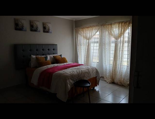 4 BEDROOM HOUSE FOR SALE IN PROTEA GLEN